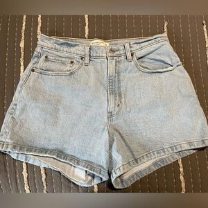 Abercrombie & Fitch Curve Love, High Rise 4” Mom Short
